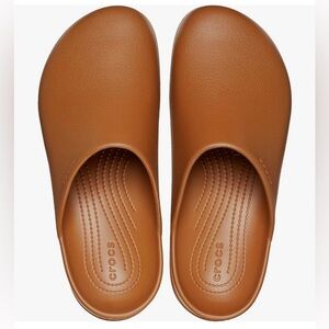 Women’s crocs size 8